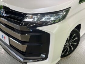 
									TOYOTA Noah S-Z Pearl White 2023′ E104Y full								