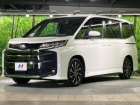 
									TOYOTA Noah S-Z Pearl White 2023′ E104Y full								