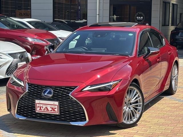 Lexus IS 300h version L SR Red 2021′ E13O1