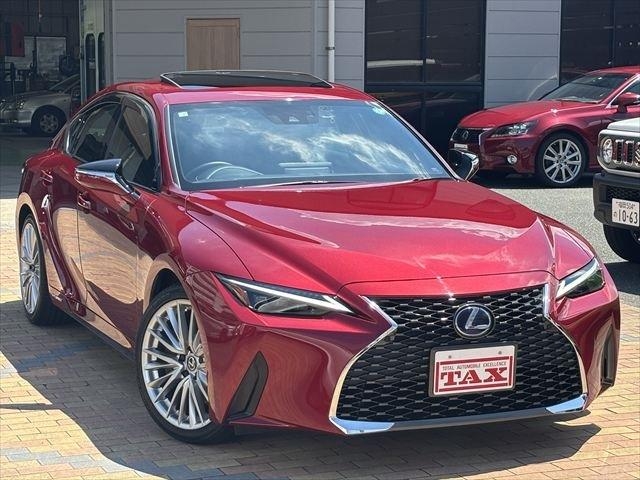 Lexus IS 300h version L SR Red 2021′ E13O1