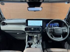 
									TOYOTA Land Cruiser Wagon ZX First Edition Pearl White 2024′ E59WG full								