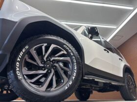 
									TOYOTA Land Cruiser Wagon ZX First Edition Pearl White 2024′ E59WG full								