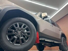 
									TOYOTA Land Cruiser Wagon VX Brown 2024′ E59WN full								