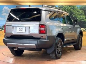 
									TOYOTA Land Cruiser Wagon VX Gray 2024′ E5BM1 full								