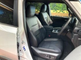 
									TOYOTA Land Cruiser Wagon VX Pearl White 2024′ E7EVJ full								