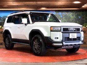 
									TOYOTA Land Cruiser Wagon VX Pearl White 2024′ E7EVJ full								