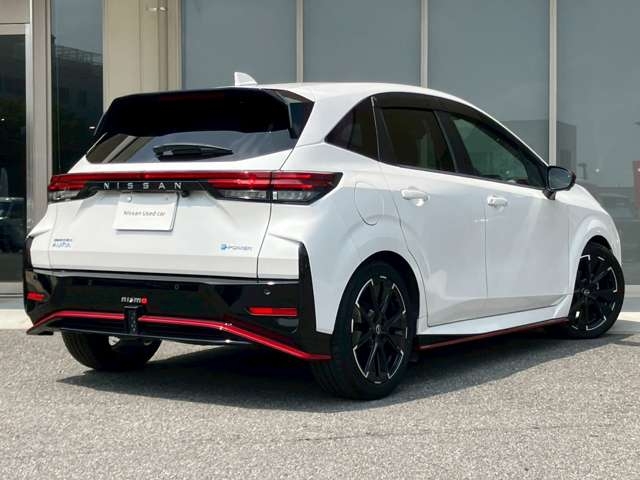 NISSAN AURA Nismo Pearl White 2022′ E7G39