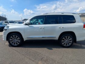 
									TOYOTA Land Cruiser Wagon AX G Selection Pearl White 2020′ E9C25 full								