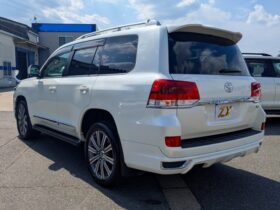 
									TOYOTA Land Cruiser Wagon AX G Selection Pearl White 2020′ E9C25 full								