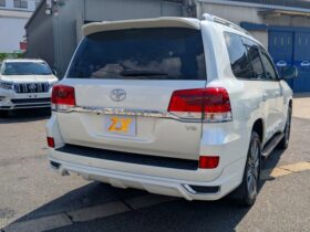 
									TOYOTA Land Cruiser Wagon AX G Selection Pearl White 2020′ E9C25 full								