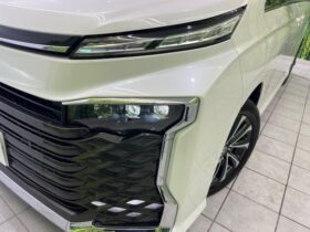 
									TOYOTA Voxy S-Z Pearl White 2024′ E9KGZ full								