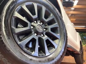 
									TOYOTA Land Cruiser Prado TX L Packet Matte Black Ed Pearl White 2023′ E9KLE full								