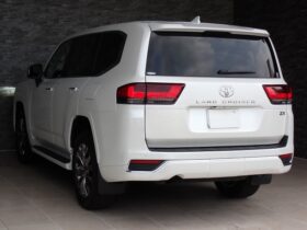 
									TOYOTA Land Cruiser Wagon ZX Diesel Turbo Pearl White 2022′ EBH3U full								