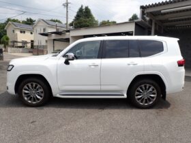 
									TOYOTA Land Cruiser Wagon ZX Diesel Turbo Pearl White 2022′ EBH3U full								