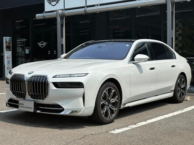 BMW 7 Series 740i Excellence Pearl White 2024′ EBH4P