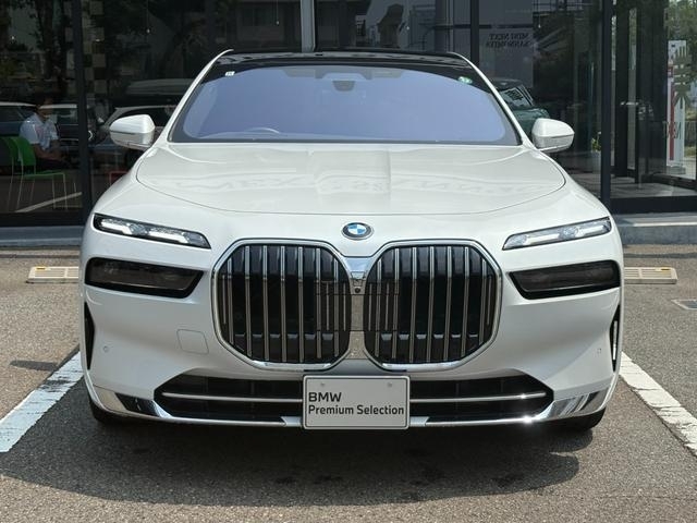 BMW 7 Series 740i Excellence Pearl White 2024′ EBH4P