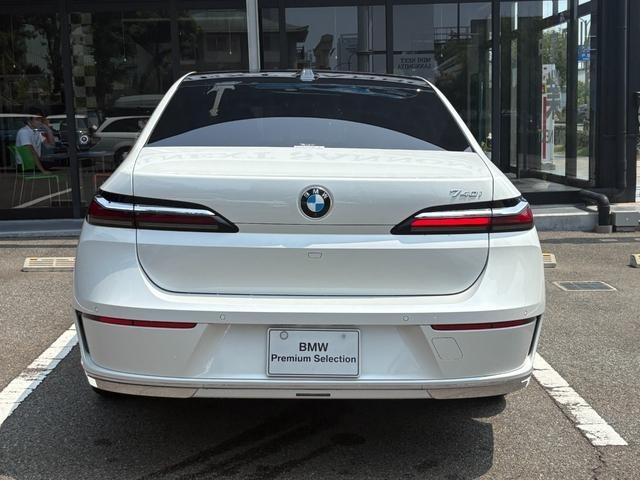 BMW 7 Series 740i Excellence Pearl White 2024′ EBH4P