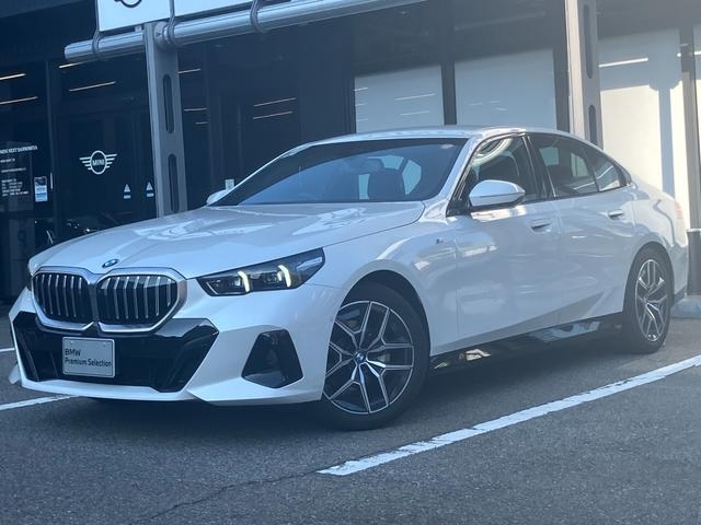 BMW 5 Series 523i M Sport Pearl White 2025′ EBH4T