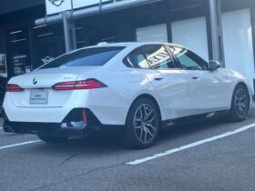 
									BMW 5 Series 523i M Sport Pearl White 2025′ EBH4T full								