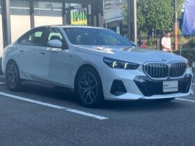 
									BMW 5 Series 523i M Sport Pearl White 2025′ EBH4T full								