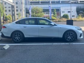 
									BMW 5 Series 523i M Sport Pearl White 2025′ EBH4T full								