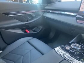 
									BMW 5 Series 523i M Sport Pearl White 2025′ EBH4T full								