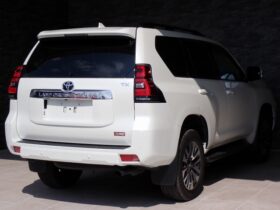 
									TOYOTA Land Cruiser Prado TX L Package Sunroof 7 Seater Pearl White 2022′ EBH7C full								