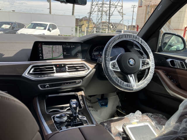 BMW X5 xDrive35d M Sport Air Suspension Pearl White 2023′ ECBZW