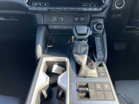 
									TOYOTA Land Cruiser Wagon VX Pearl White 2024′ ECC0K full								