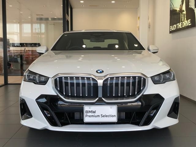 BMW 5 Series 523d xDrive M Sport Pearl White 2025′ EDMB5