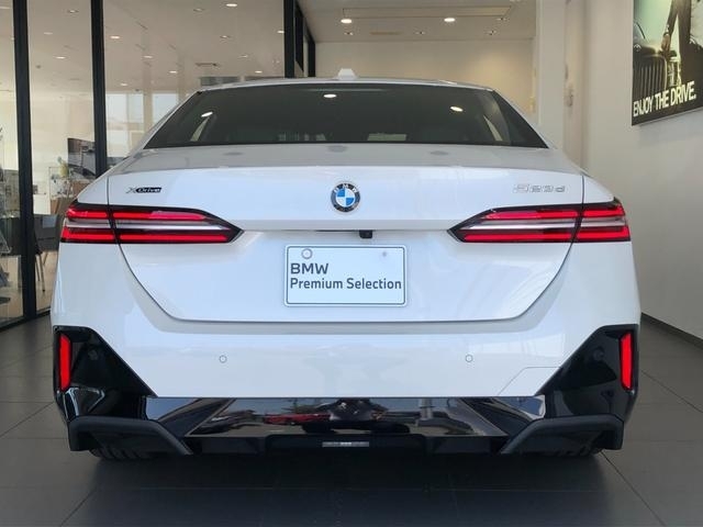 BMW 5 Series 523d xDrive M Sport Pearl White 2025′ EDMB5