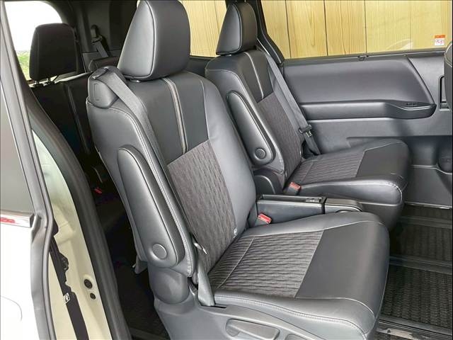 TOYOTA Noah X Pearl White 2023′ EDZK8