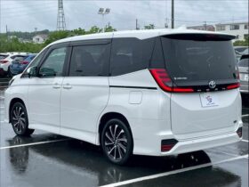 
									TOYOTA Noah X Pearl White 2023′ EDZK8 full								