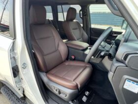 
									TOYOTA Land Cruiser Wagon ZX 4WD Pearl White 2024′ EEOYP full								