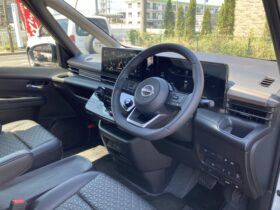 
									NISSAN Serena e-4ORCE Highway Star V Pearl White/Black 2025′ EFRJ9 full								