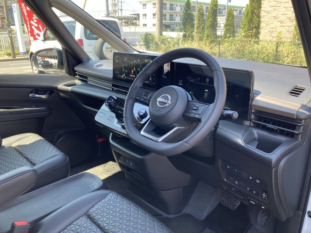 NISSAN Serena e-4ORCE Highway Star V Pearl White/Black 2025′ EFRJ9