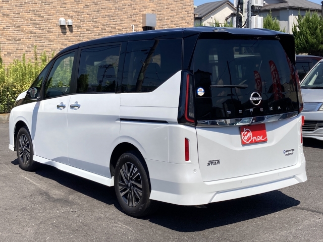 NISSAN Serena e-4ORCE Highway Star V Pearl White/Black 2025′ EFRJ9