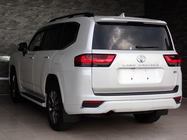 TOYOTA Land Cruiser Wagon ZX Pearl White 2021′ EFRJN