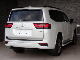 
									TOYOTA Land Cruiser Wagon ZX Pearl White 2021′ EFRJN full								