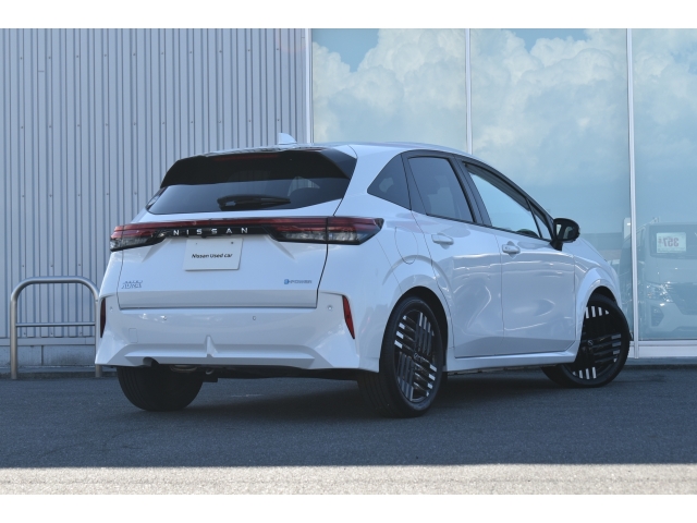 NISSAN AURA G Leather Edition Pearl White 2024′ EG0KZ