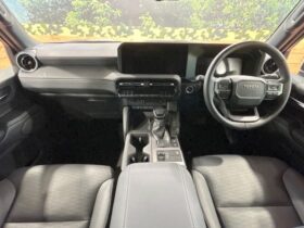 
									TOYOTA Land Cruiser Wagon VX Pearl White 2024′ EG16D full								