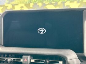 
									TOYOTA Land Cruiser Wagon VX Pearl White 2024′ EG16D full								