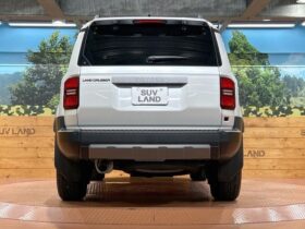 
									TOYOTA Land Cruiser Wagon VX Pearl White 2024′ EG16D full								