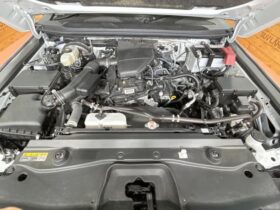 
									TOYOTA Land Cruiser Wagon VX Pearl White 2024′ EG16D full								