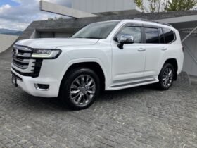 
									TOYOTA Land Cruiser Wagon ZX Pearl White 2024′ EHWNI full								