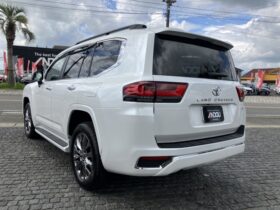 
									TOYOTA Land Cruiser Wagon ZX Pearl White 2024′ EHWNI full								