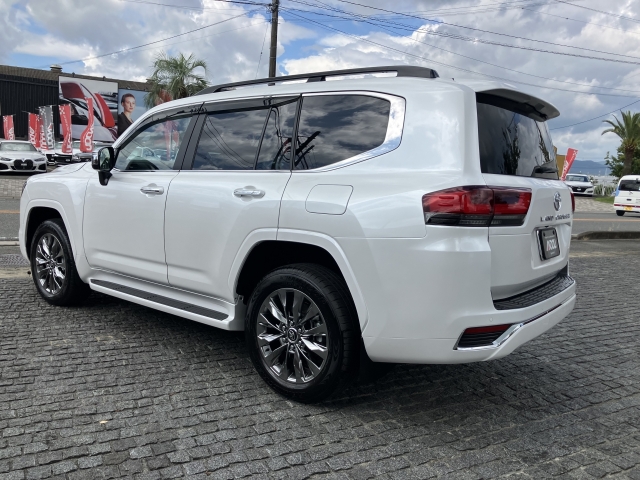 TOYOTA Land Cruiser Wagon ZX Pearl White 2024′ EHWNI