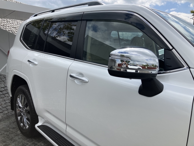 TOYOTA Land Cruiser Wagon ZX Pearl White 2024′ EHWNI