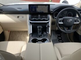 
									TOYOTA Land Cruiser Wagon ZX Pearl White 2024′ EHWNI full								