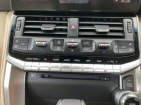 
									TOYOTA Land Cruiser Wagon ZX Pearl White 2024′ EHWNI full								